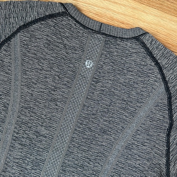 Lululemon short sleeve - Picture 4 of 4